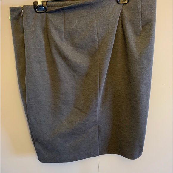Stunning grey pencil skirt w/ side zipper, 16 - Picture 2 of 5